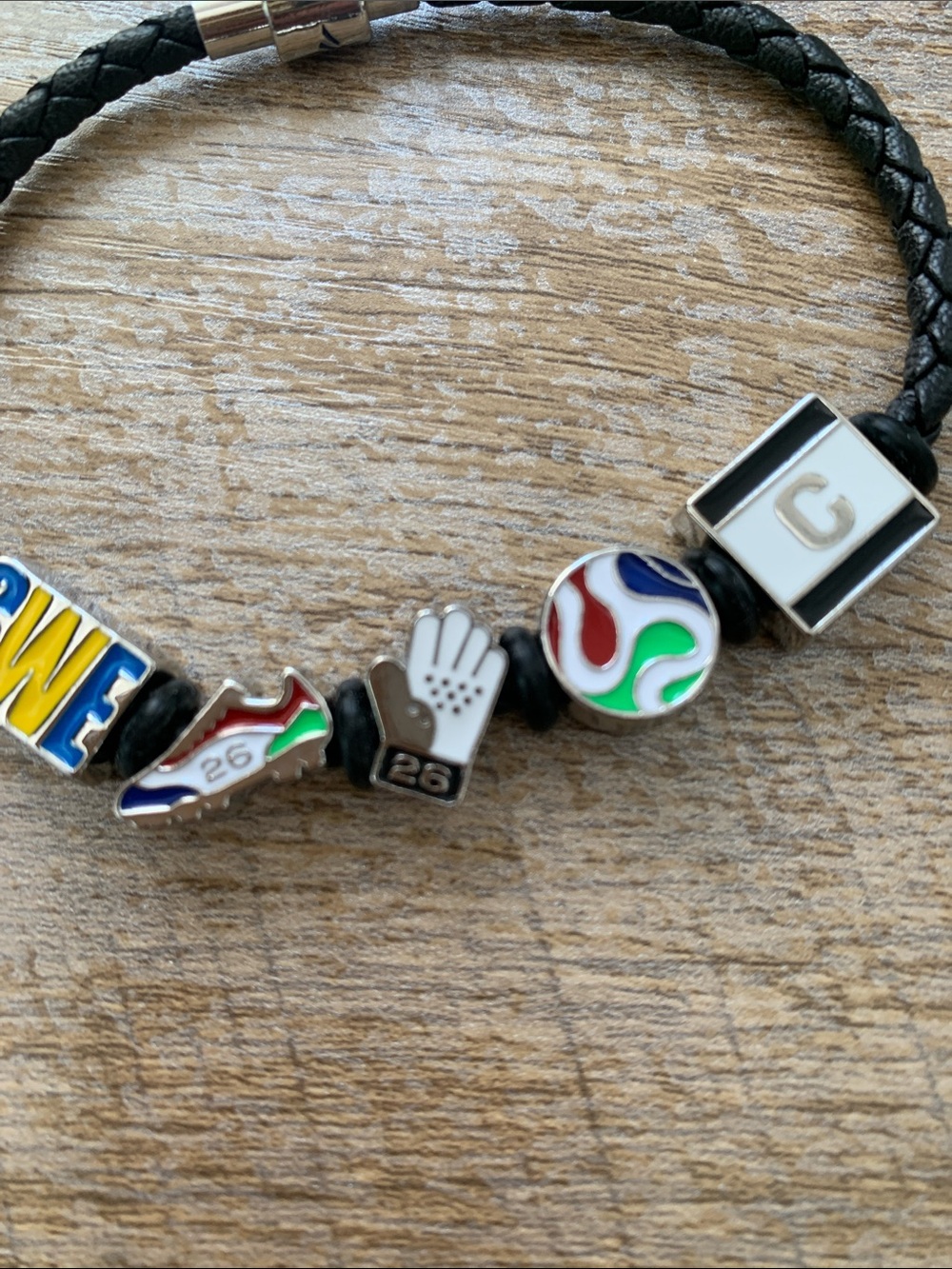 🆕- WORLD CUP GENUINE LEATHER CHARM BRACELET SWEDEN 🇸🇪 THEMED- BEADS - Picture 8 of 8